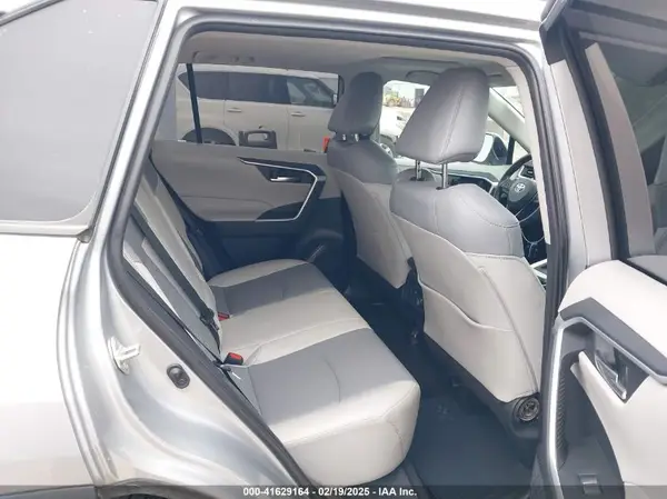 2T3C1RFV2KW025773 2019 TOYOTA RAV 4 - Image 8