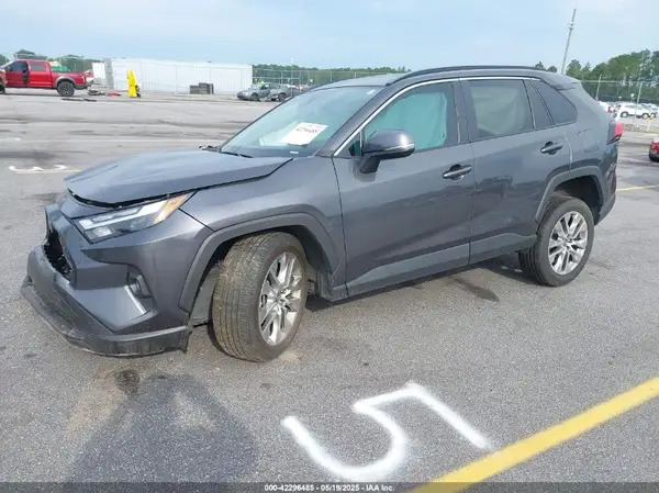 2T3C1RFV3NC186168 2022 TOYOTA RAV 4 - Image 2