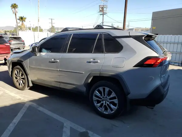 2T3C1RFV6MC135861 2021 TOYOTA RAV 4 - Image 2