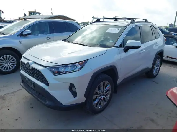 2T3C1RFV8MW109874 2021 TOYOTA RAV 4 - Image 2