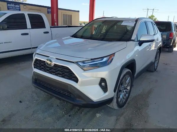 2T3C1RFV8RW325568 2024 TOYOTA RAV 4 - Image 2