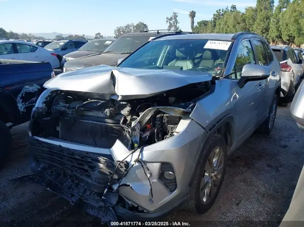 2T3C1RFV9KW055093 2019 TOYOTA RAV 4 - Image 2