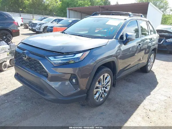 2T3C1RFV9RW305569 2024 TOYOTA RAV 4 - Image 2