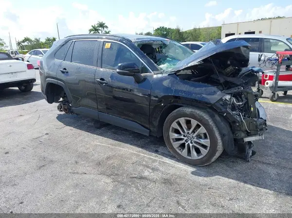 2T3C1RFVXNC195269 2022 TOYOTA RAV 4 - Image 1