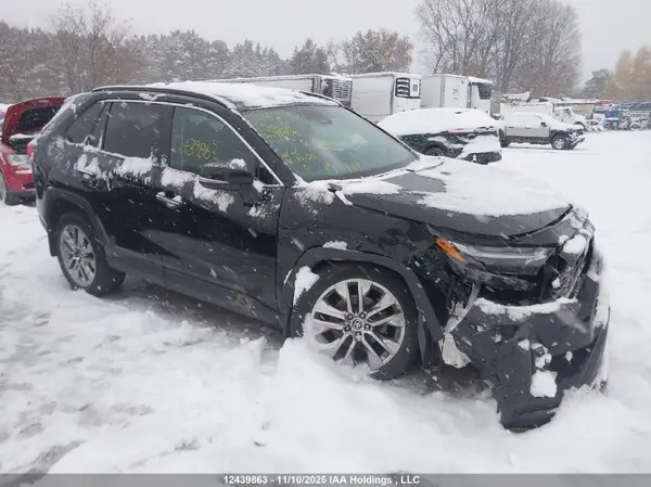 2T3D1RFV7NC258218 2022 TOYOTA RAV 4 - Image 1