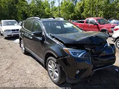 2T3DFREV0JW755672 2018 TOYOTA RAV 4