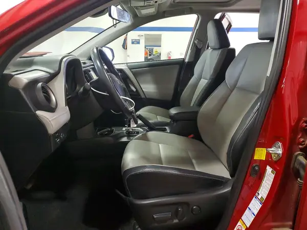 2017 TOYOTA RAV 4 auction photo 7