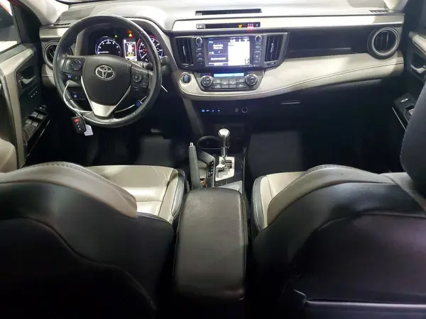2017 TOYOTA RAV 4 auction photo 8