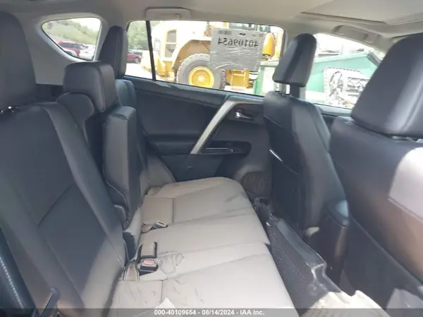 2T3DFREV3HW568565 2017 TOYOTA RAV 4 - Image 8
