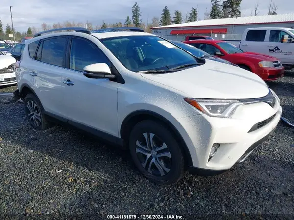 2T3DFREV3HW600558 2017 TOYOTA RAV 4 - Image 1