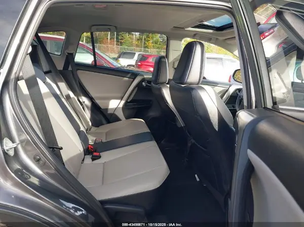 2016 TOYOTA RAV 4 auction photo 8
