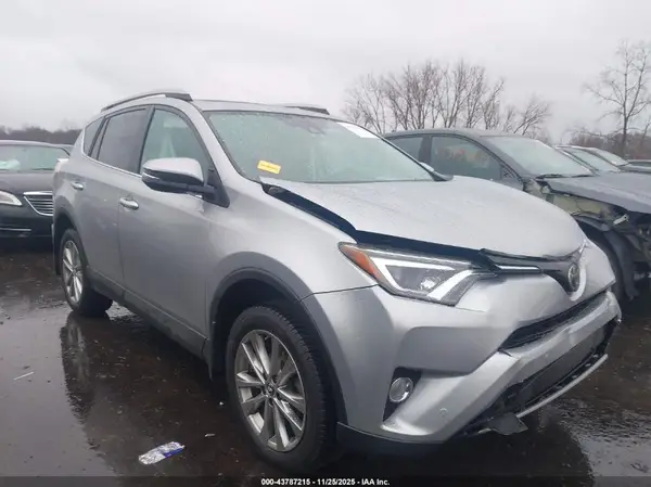 2T3DFREV8HW600555 2017 TOYOTA RAV 4 - Image 1