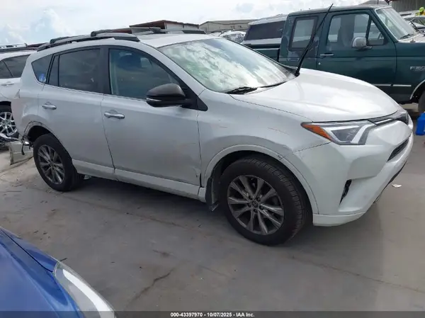 2T3DFREV9HW635802 2017 TOYOTA RAV 4 - Image 1