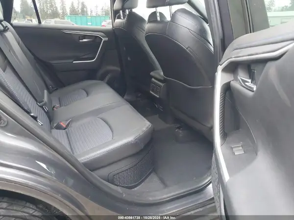 2021 TOYOTA RAV 4 auction photo 8