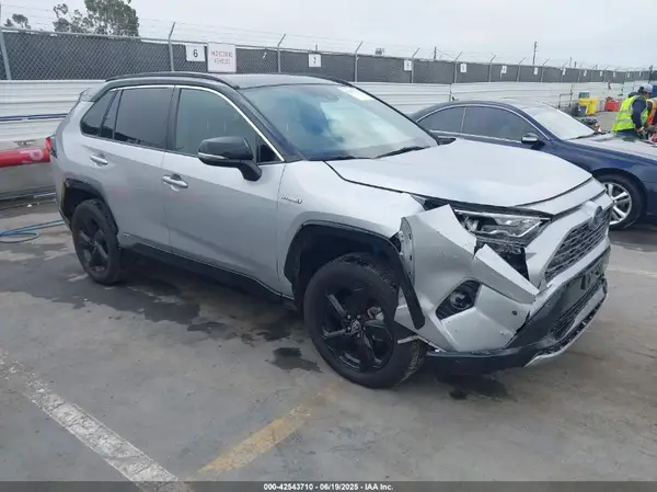 2T3E6RFV8MW025418 2021 TOYOTA RAV 4 - Image 1