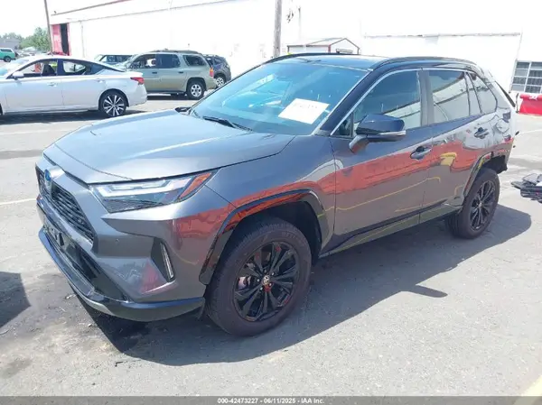 2T3E6RFV8NW037425 2022 TOYOTA RAV 4 - Image 2