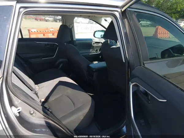 2019 TOYOTA RAV 4 auction photo 8