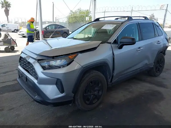 2T3F1RFVXKC018357 2019 TOYOTA RAV 4 - Image 2
