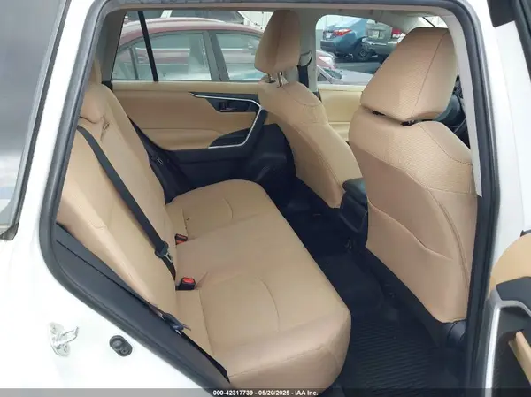 2T3G1RFV3MC170262 2021 TOYOTA RAV 4 - Image 8