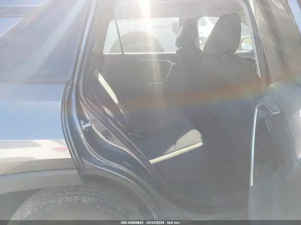 2021 TOYOTA RAV 4 auction photo 8
