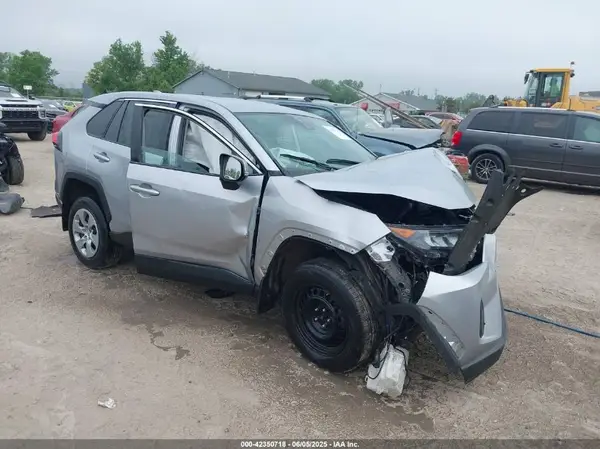 2T3G1RFV5NC261745 2022 TOYOTA RAV 4 - Image 1