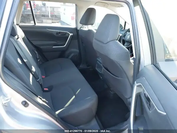 2T3H1RFV0KC015010 2019 TOYOTA RAV 4 - Image 8