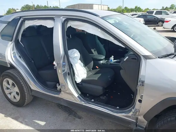 2020 TOYOTA RAV 4 auction photo 6