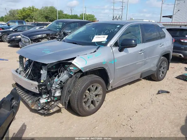 2T3H1RFV3RC275685 2024 TOYOTA RAV 4 - Image 2