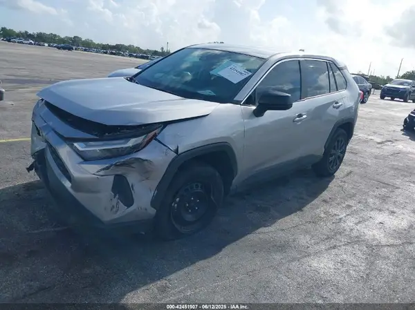 2T3H1RFV3SC311610 2025 TOYOTA RAV 4 - Image 2