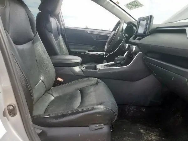 2T3H1RFV5KW004048 2019 TOYOTA RAV 4 - Image 8