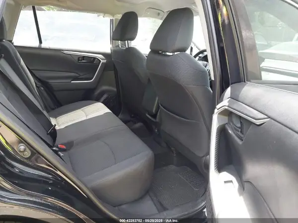 2T3H1RFV9KC020674 2019 TOYOTA RAV 4 - Image 8