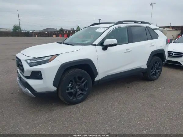 2T3J1RFV1RW464545 2024 TOYOTA RAV 4 - Image 2