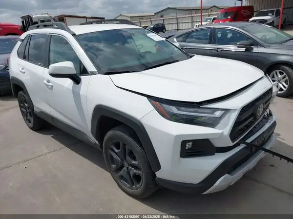 2T3J1RFV2RW470578 2024 TOYOTA RAV 4 - Image 1