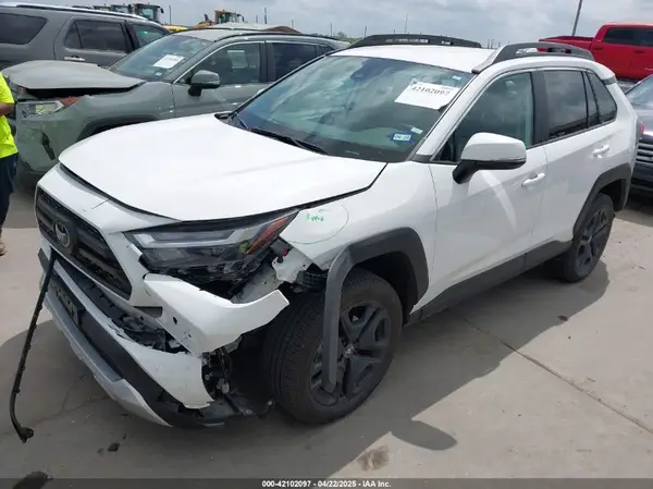 2T3J1RFV2RW470578 2024 TOYOTA RAV 4 - Image 2