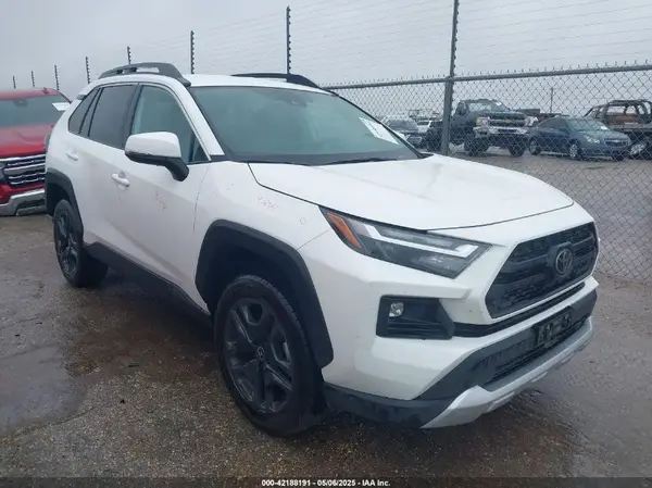 2T3J1RFV5RW412979 2024 TOYOTA RAV 4 - Image 1