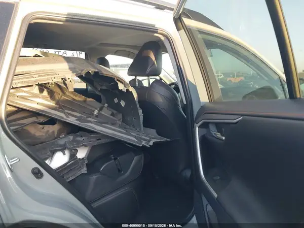 2019 TOYOTA RAV 4 auction photo 8