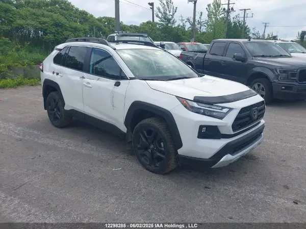 2T3J1RFV8PW372748 2023 TOYOTA RAV 4 - Image 1