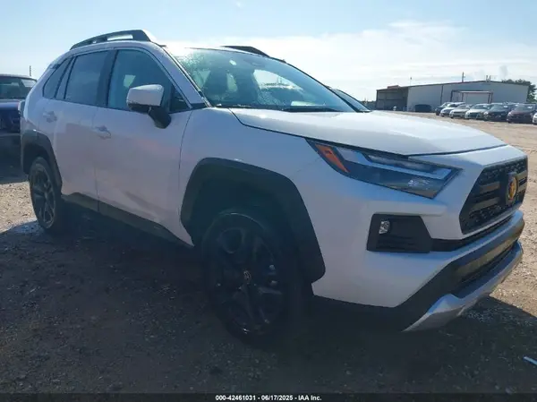 2T3J1RFV8RW470388 2024 TOYOTA RAV 4 - Image 1
