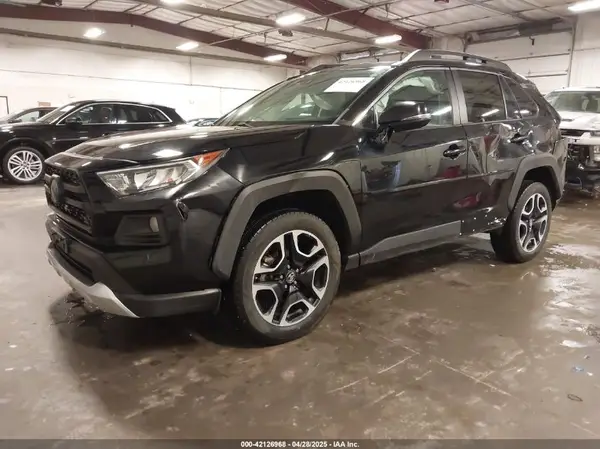 2T3J1RFVXKC040255 2019 TOYOTA RAV 4 - Image 2