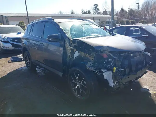 2T3JFREV1HW643699 2017 TOYOTA RAV 4 - Image 1