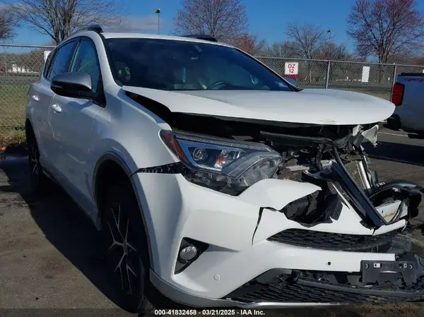 2T3JFREV7HW668686 2017 TOYOTA RAV 4 - Image 1