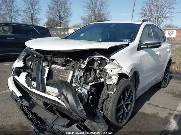 2T3JFREV7HW668686 2017 TOYOTA RAV 4 - Image 2