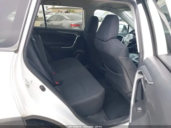 2T3K1RFV8KW015499 2019 TOYOTA RAV 4 - Image 8