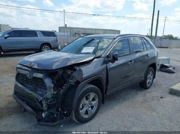 2T3LWRFV0RW215227 2024 TOYOTA RAV 4 - Image 2