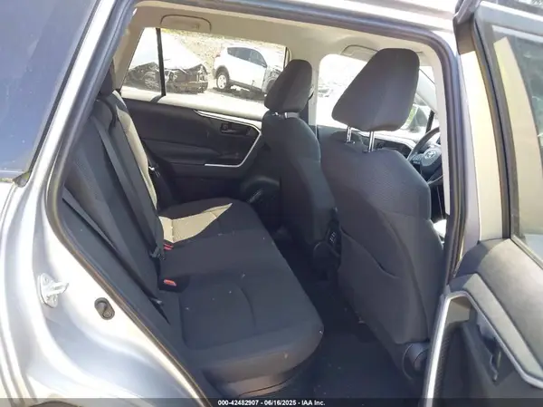 2T3LWRFV1KW018878 2019 TOYOTA RAV 4 - Image 8