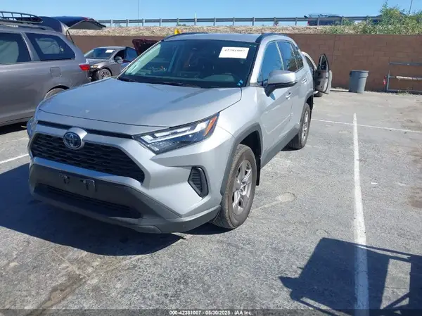 2T3MWRFV0RW193475 2024 TOYOTA RAV 4 - Image 2