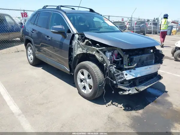 2T3MWRFV7KW006027 2019 TOYOTA RAV 4 - Image 1