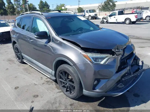 2T3NFREV6GW272166 2016 TOYOTA RAV 4 - Image 1