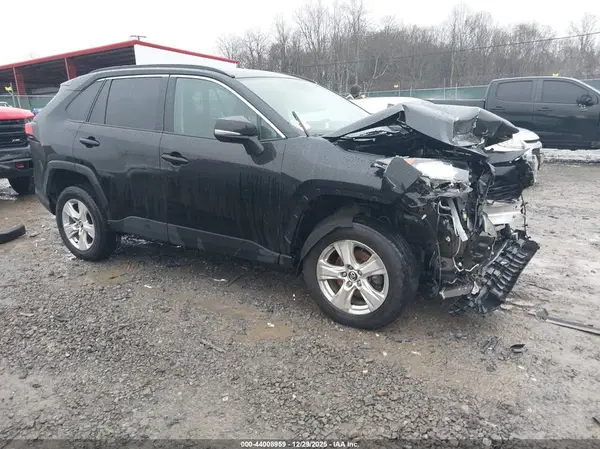 2T3P1RFV0MW157418 2021 TOYOTA RAV 4 - Image 1