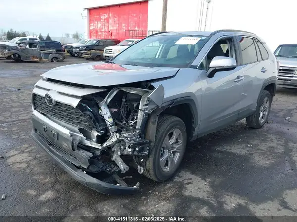 2T3P1RFV0PC325161 2023 TOYOTA RAV 4 - Image 2